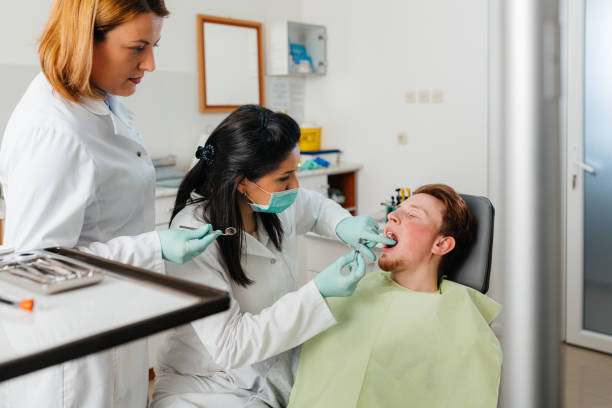 Best Emergency Broken Tooth Repair in Mango, FL